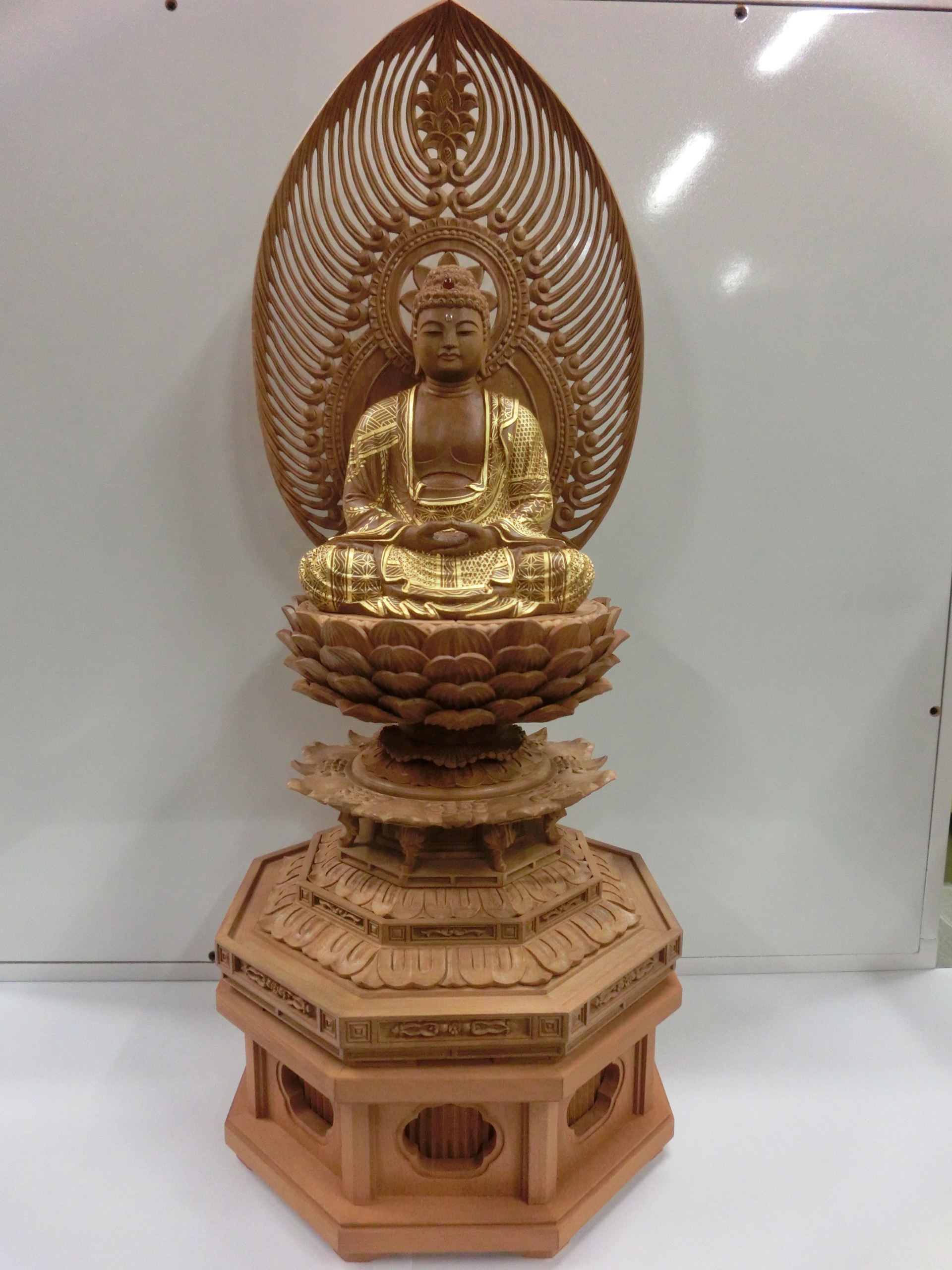白檀の木彫　仏像　（13cm）